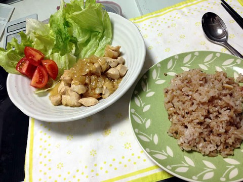 タマネギとチキンのコンソメ炒め＋バターライス