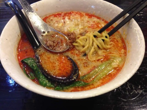 仙台餃子酒場の濃厚とんこつ担々麺