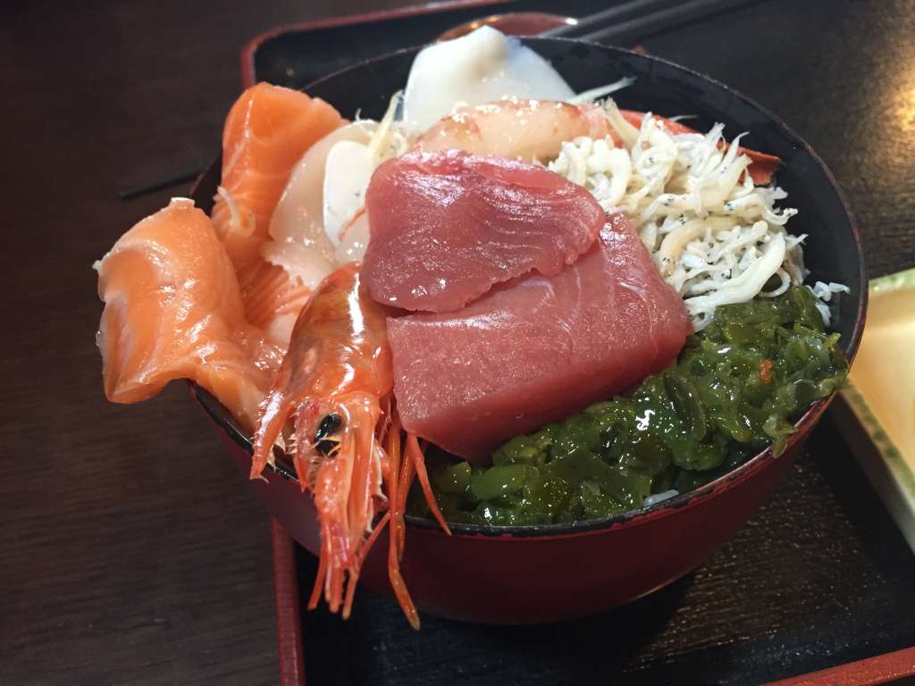 たからや食堂の海鮮丼
